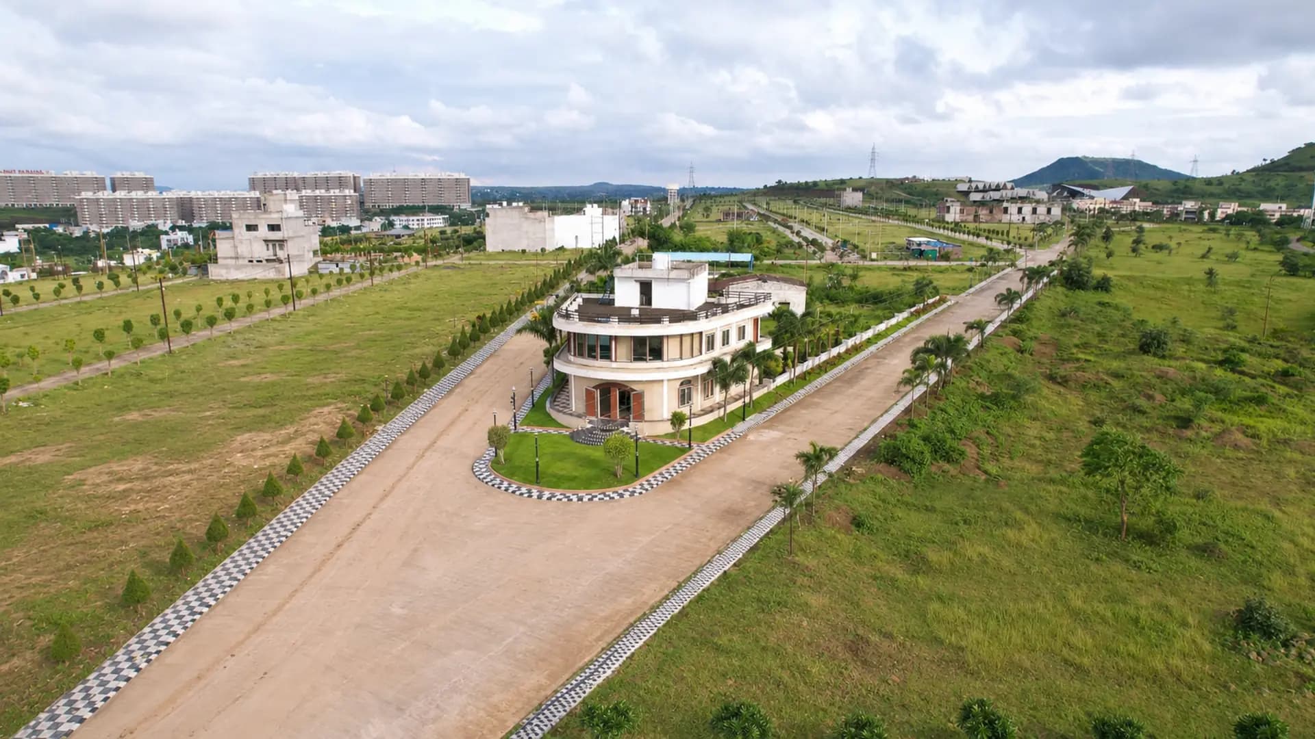 Site Office & Surroundings